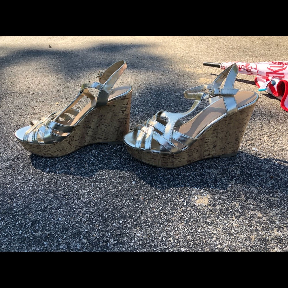 Gold wedges